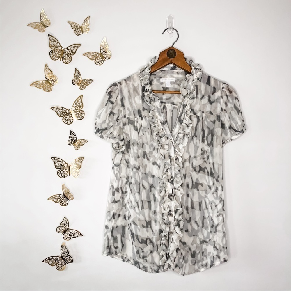 🦋🌙 NEW YORK & COMPANY | Watercolor Ruffle Top